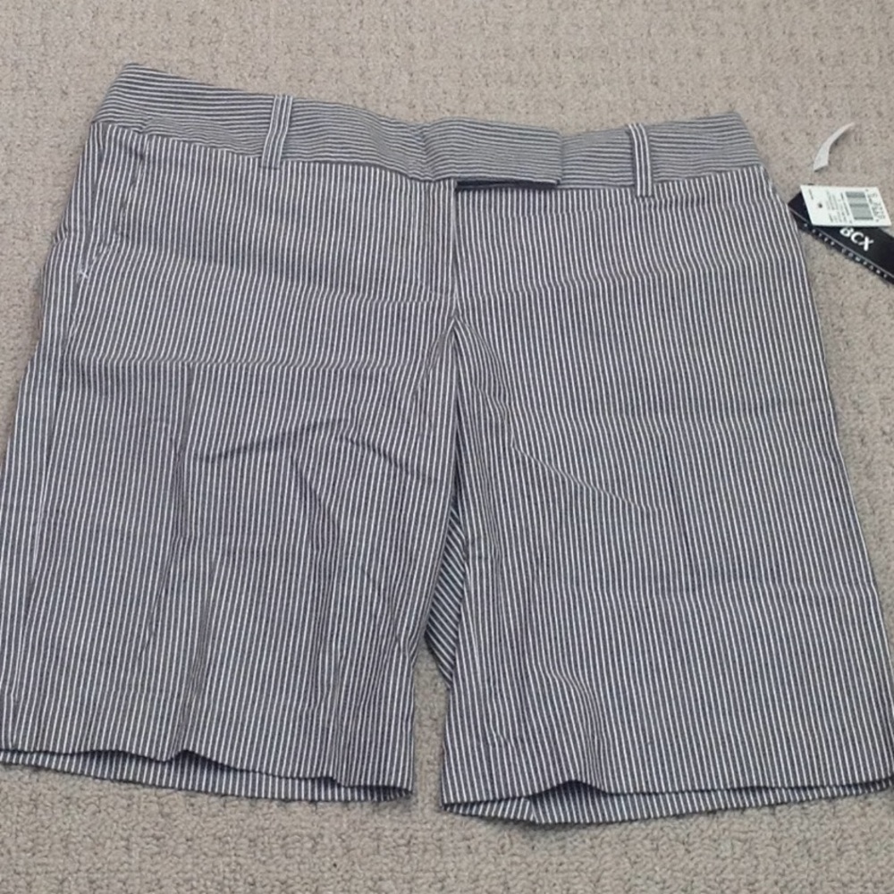 Grey short